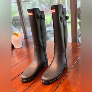 HUNTER Matte Gray Refined Webbing Back Strap Tall Boots